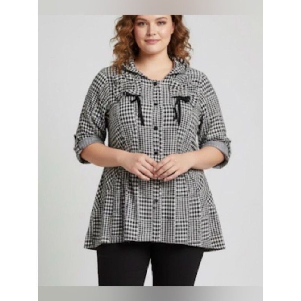 Chic Black &White Checked Jacket 1X with gathered collar and unique buttons